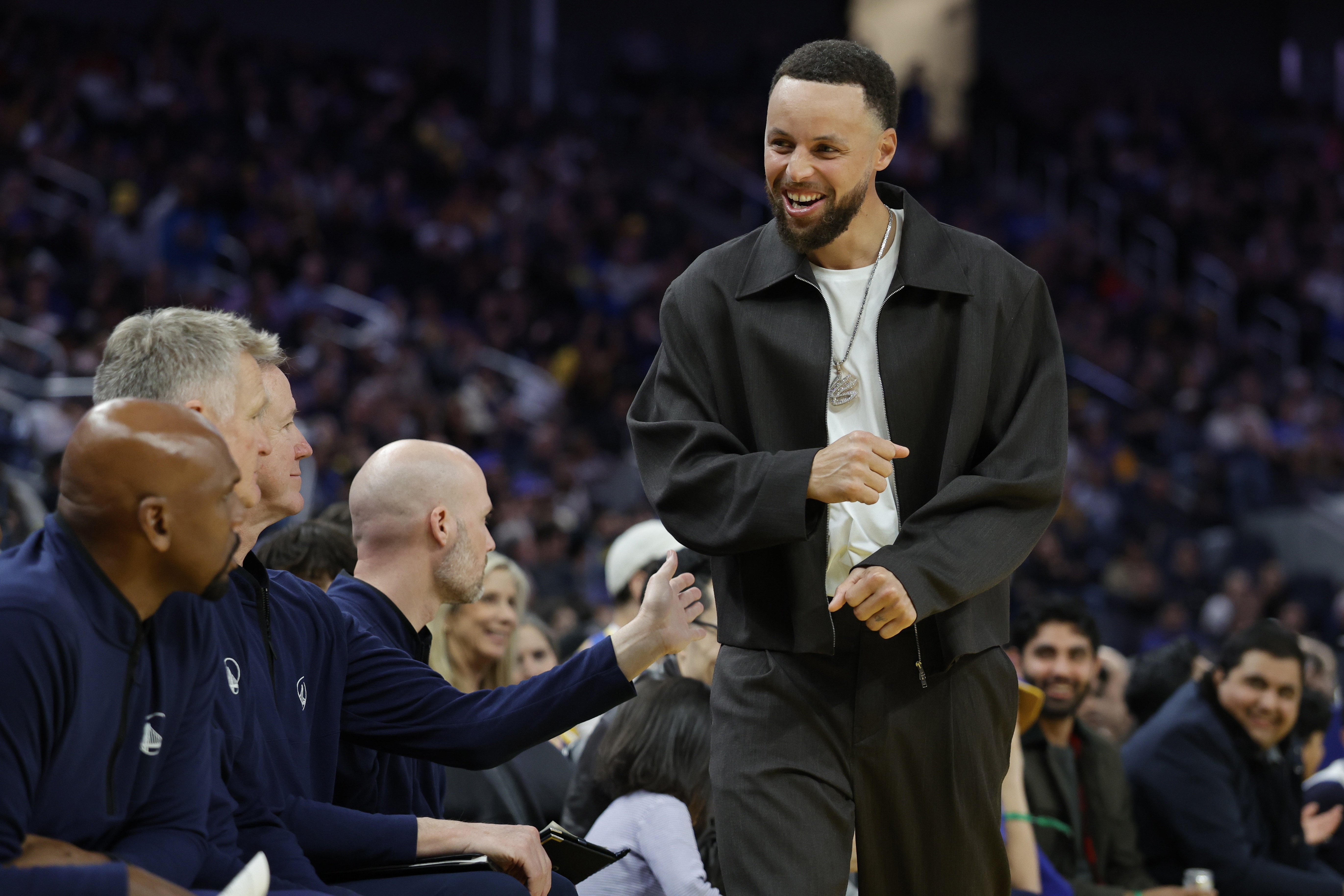 开云-库里可能赛季报销？邓利维：存在这种可能性 但我们预计不会这样